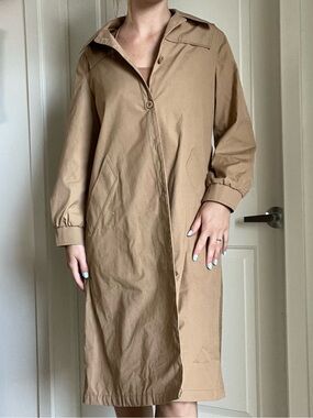 London Fog Tan Maincoat Label Detail London Fog raincoat